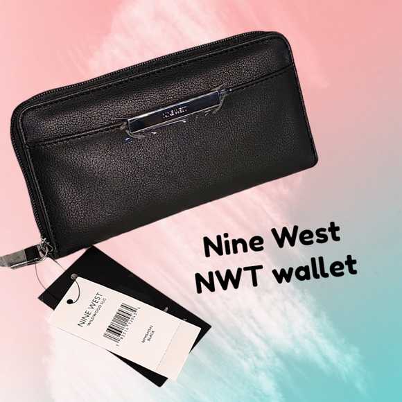 Nine West  Wallet NWT will hold lots of credit crads - Picture 1 of 11